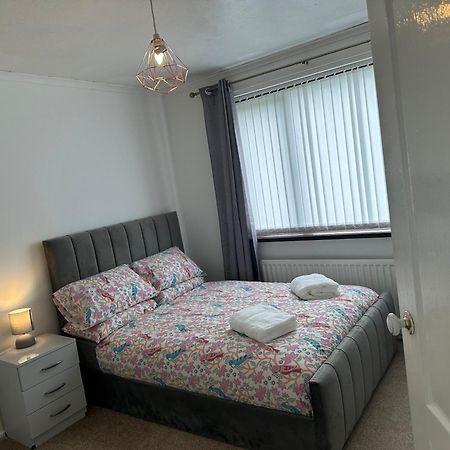 Lovely 3 Bedroom House Close To City Centre Peterlee Bagian luar foto